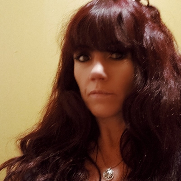 Meet your Posher, Melissa - Picture 2 of 2